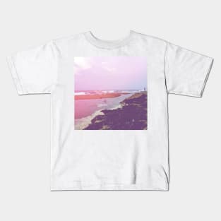 vaca at the beach Kids T-Shirt